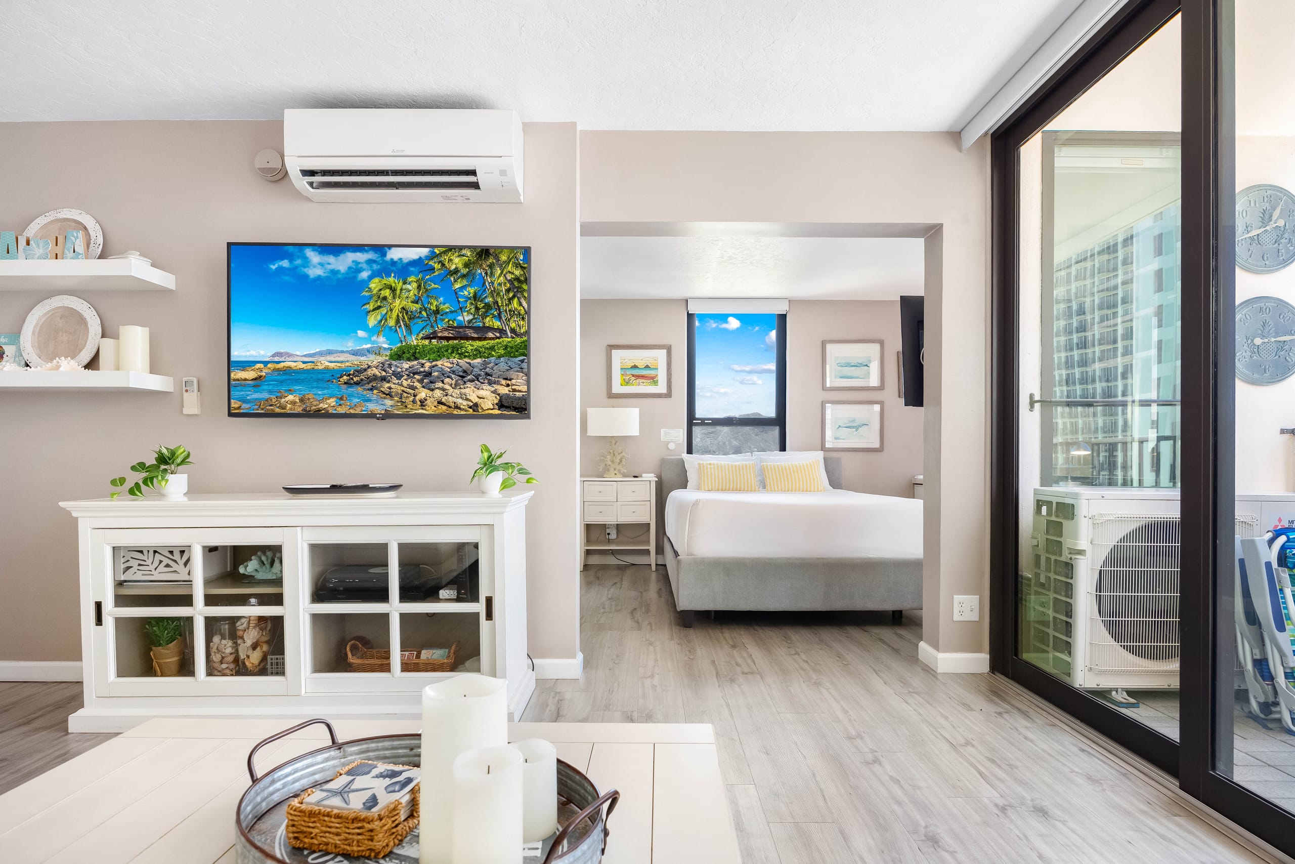 Condo in Honolulu · ★4.95 · 1 bedroom · 1 bed · 1 private bath - Image 2