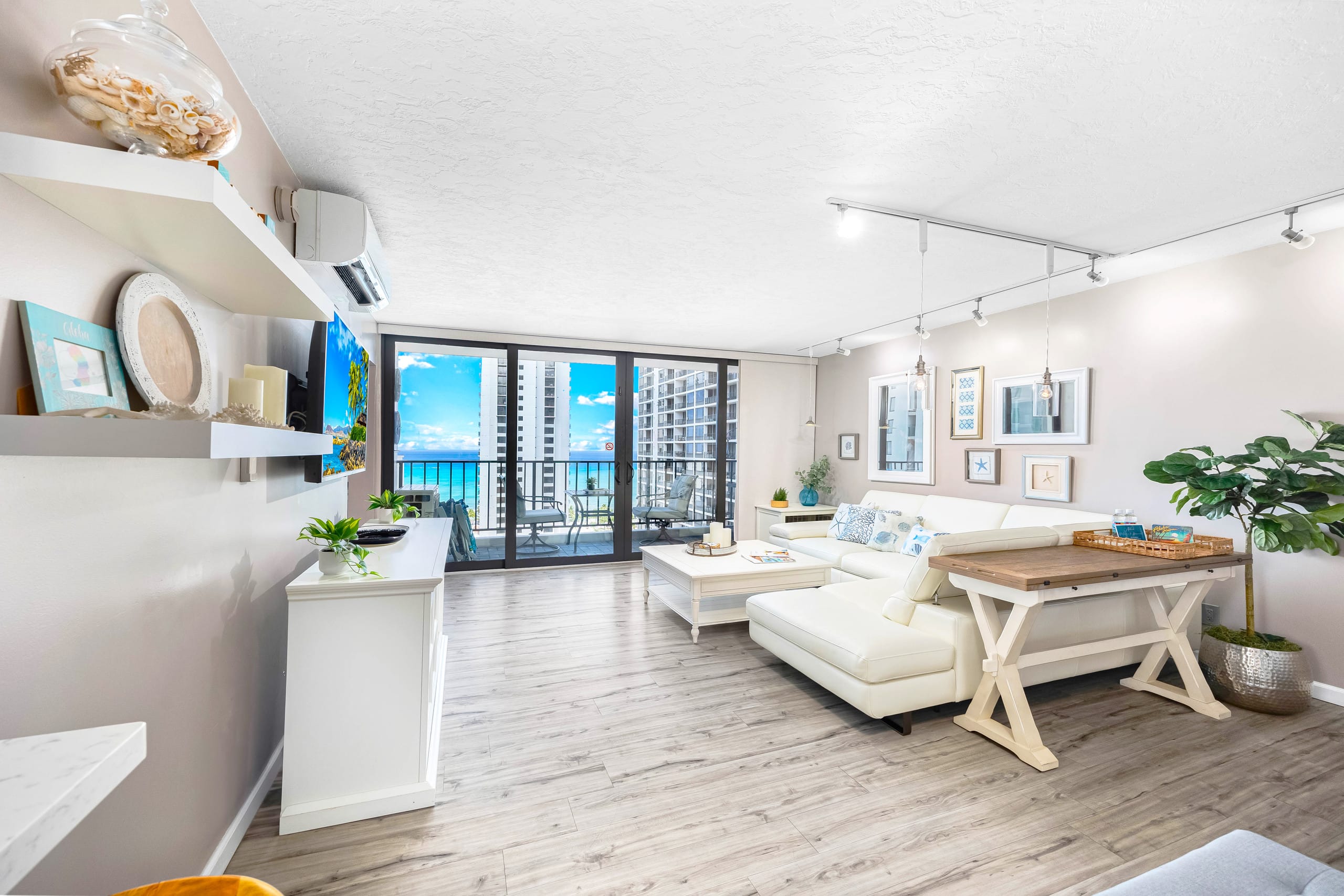 Condo in Honolulu · ★4.95 · 1 bedroom · 1 bed · 1 private bath - Image 10