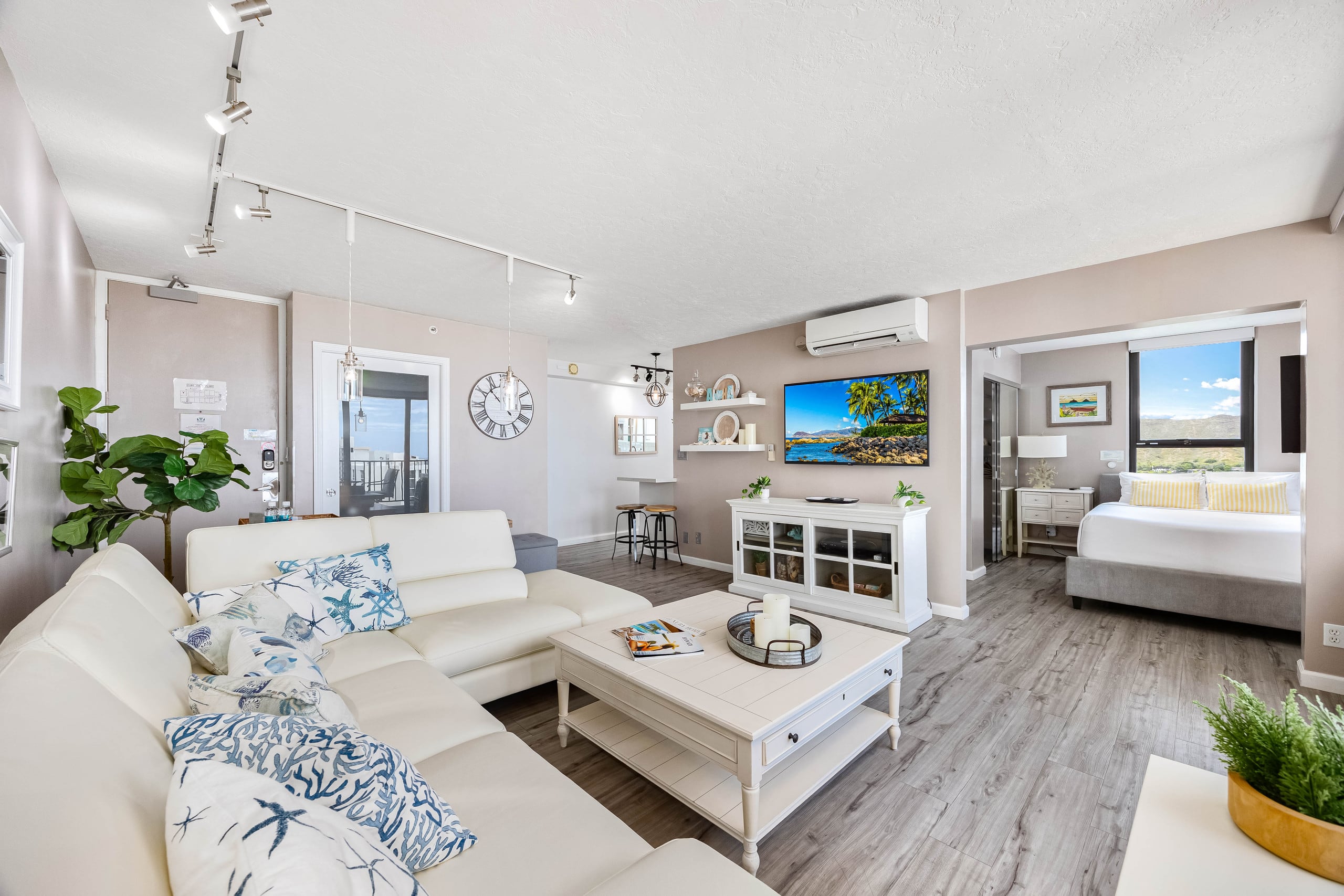 Condo in Honolulu · ★4.95 · 1 bedroom · 1 bed · 1 private bath - Image 3