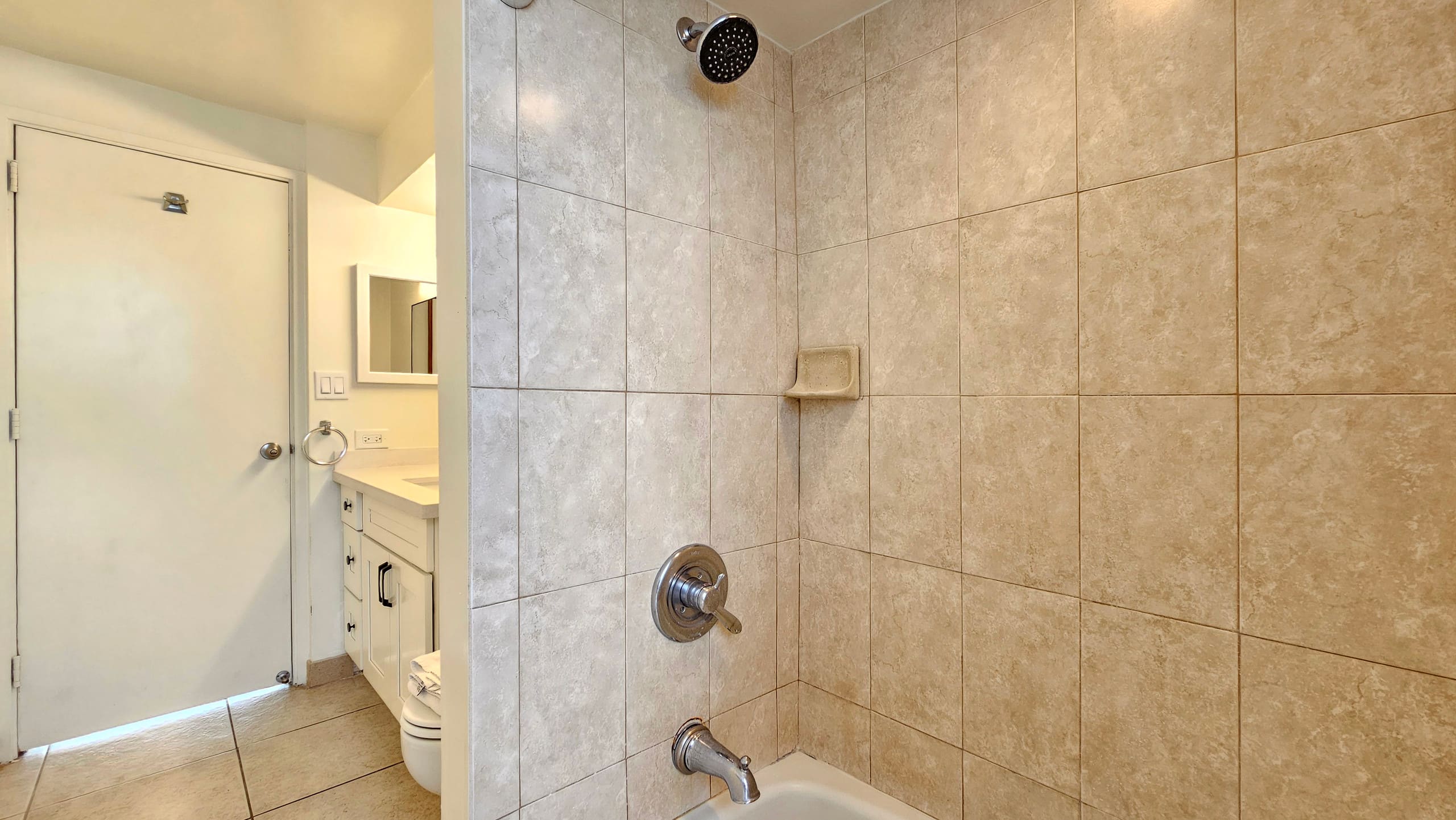 DHBH 1101 A loved Gold Coast Condo - Image 21