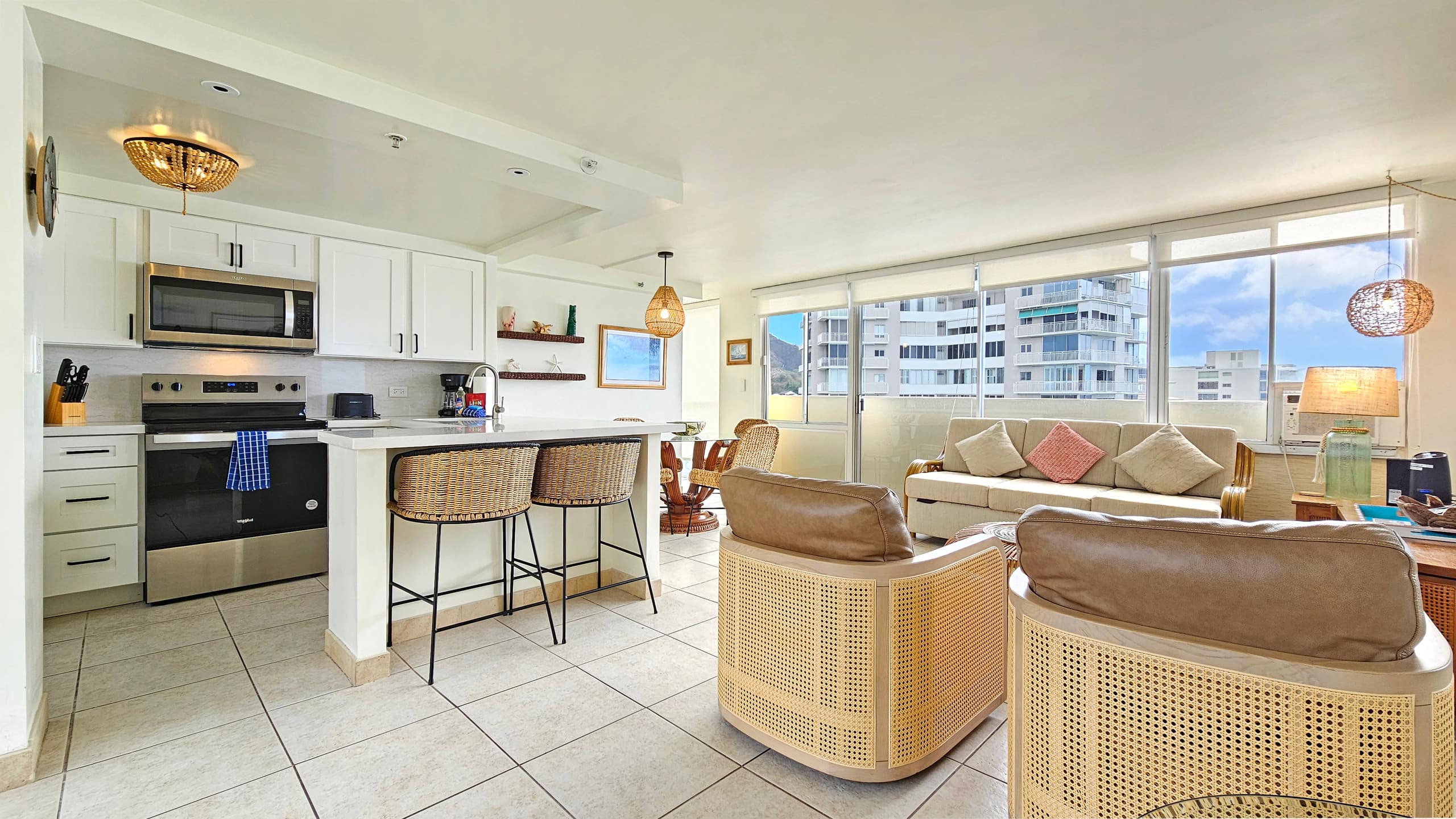 DHBH 1101 A loved Gold Coast Condo - Image 25