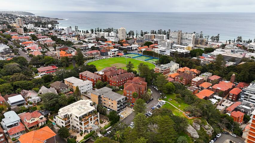 Manly Wharfside retreat – large private garden. gallery image 4