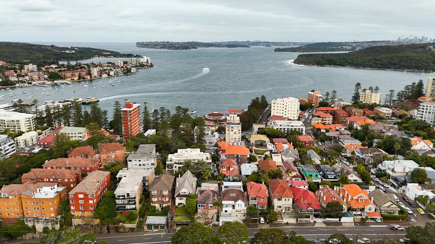 Manly Wharfside retreat – large private garden. gallery image 5