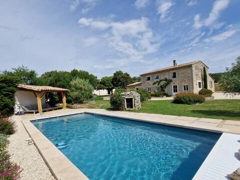 Stone farmhouse, 8 people, Pool, Taulignan