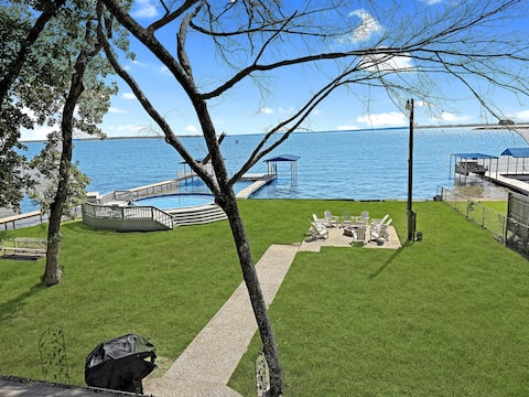 Lake House w/ Pool, Fire Pit and Boat Dock