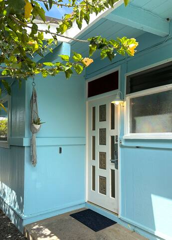 Moeʻuhane Kai Beach Front Home gallery image 3