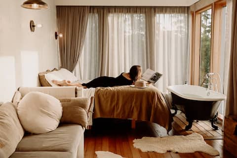 The Hide - Private Waterfront Bruny Island.