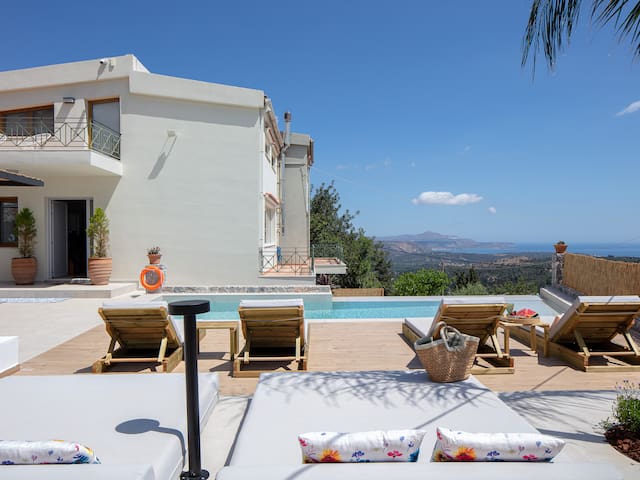 Villa Staride, heated pool, sea view, family, cozy