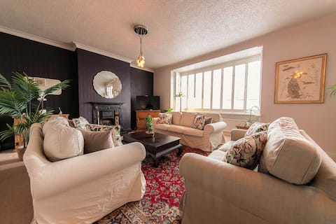 Successful Airbnb property: Large 3 bed maisonette with roof garden - St Annes in Saint Anne's On The Sea