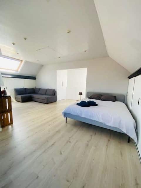 Tomorrowland second floor room 4pp