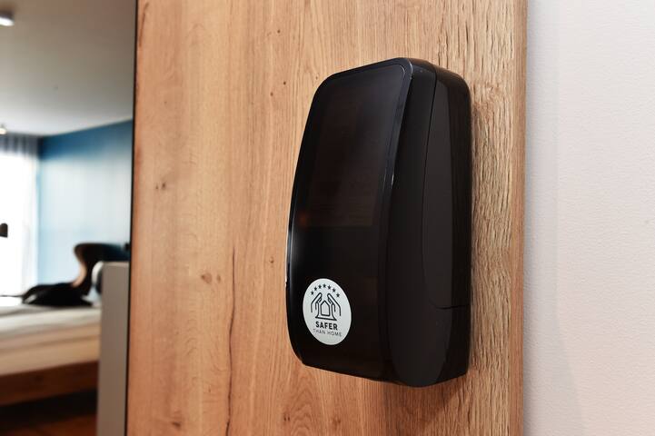 Aeronaut | Chic apartment with 2 bedrooms gallery image 4