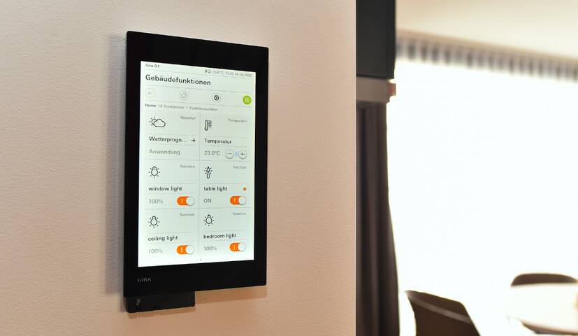 Aeronaut | Chic apartment with 2 bedrooms gallery image 3