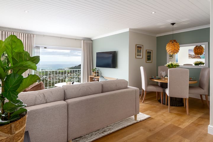 Camps Bay Apartment With Breathtaking Ocean Views