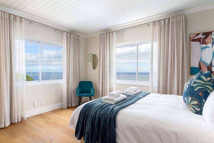 Camps Bay Apartment With Breathtaking Ocean Views gallery image 2