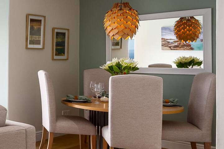 Camps Bay Apartment With Breathtaking Ocean Views gallery image 4