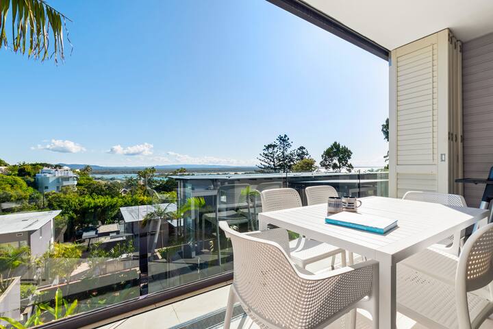 Stunning 2 Storey Apartment with Ocean Views gallery image 4