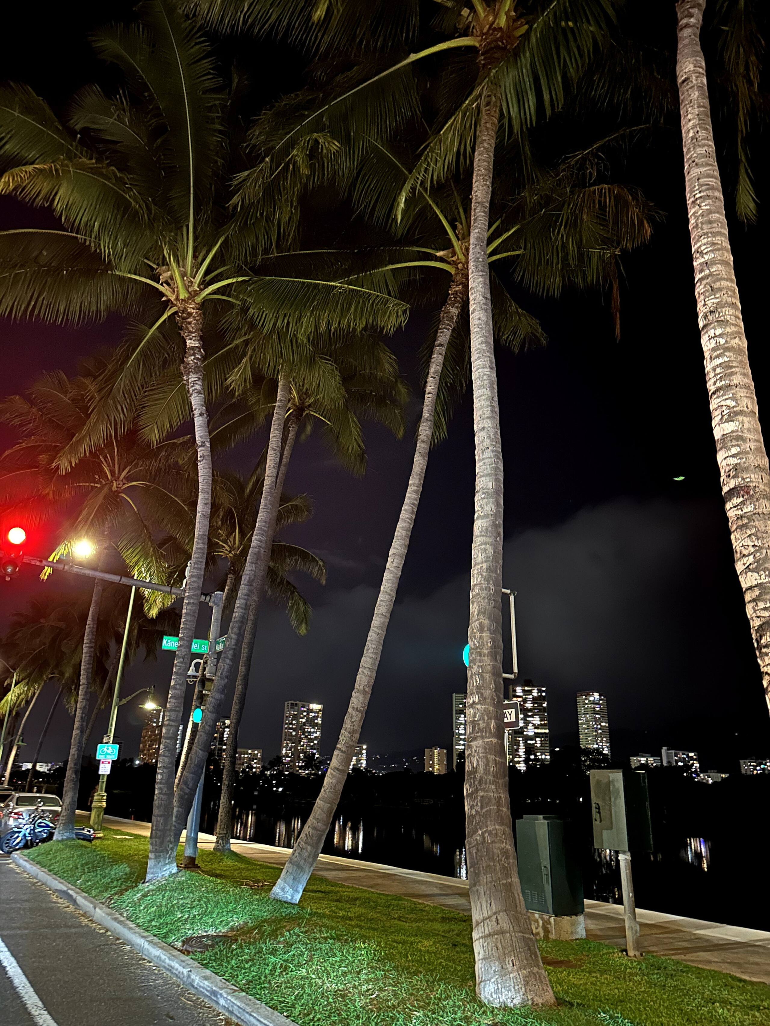 Condo in Honolulu · ★4.74 · 1 bedroom · 1 bed · 1.5 private baths - Image 18