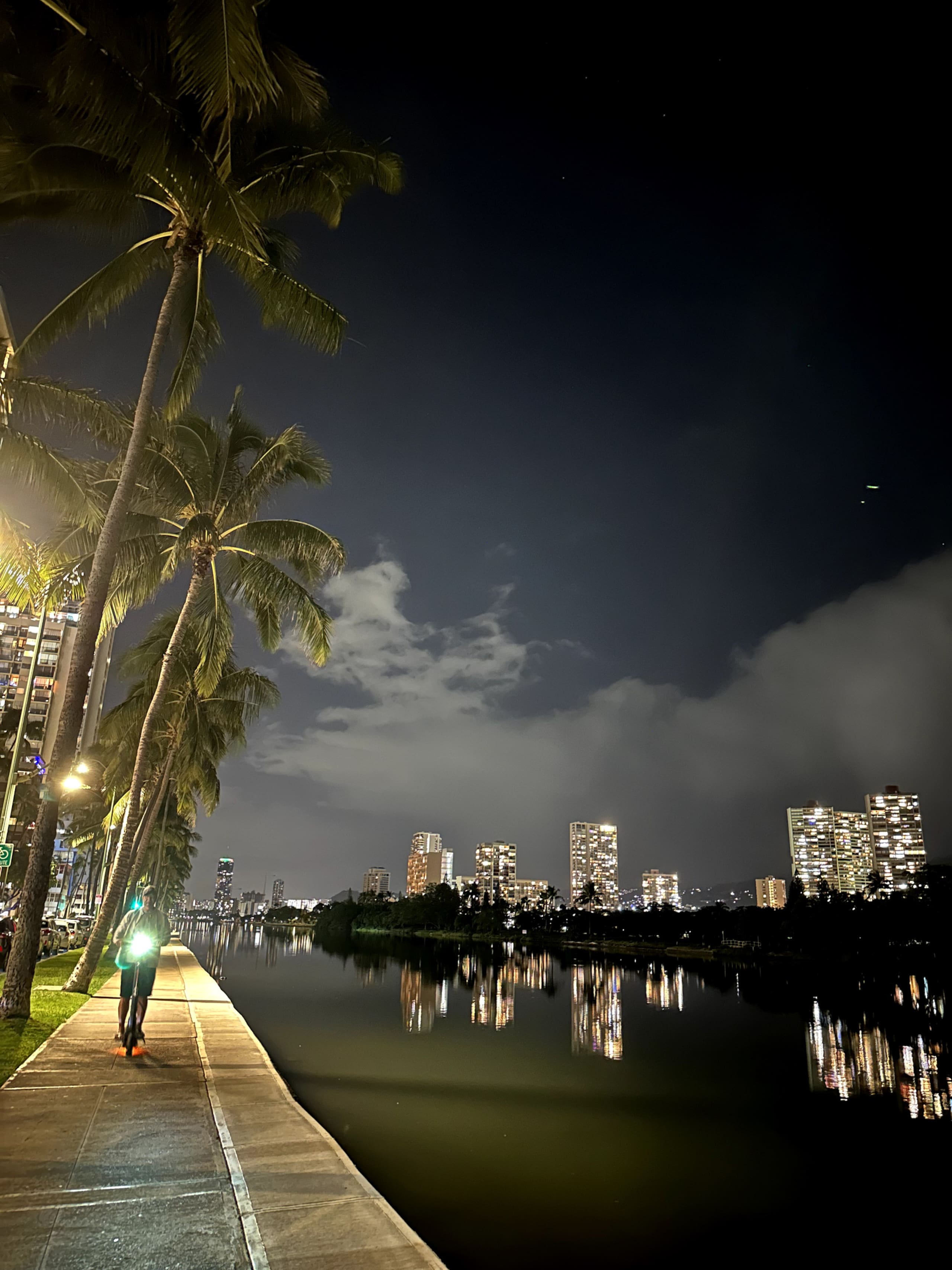 Condo in Honolulu · ★4.74 · 1 bedroom · 1 bed · 1.5 private baths - Image 14