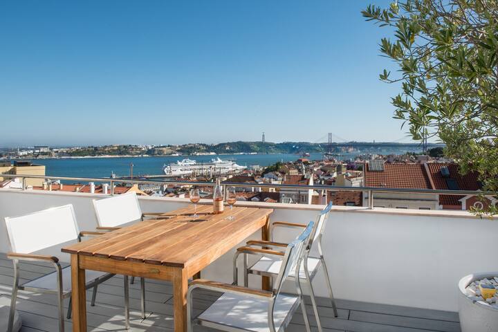 River view penthouse in Lisbon