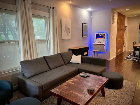 Popular Airbnb listing: Cottage+Bonus Casita+Putting Green in heart of SA! in Tobin Hill