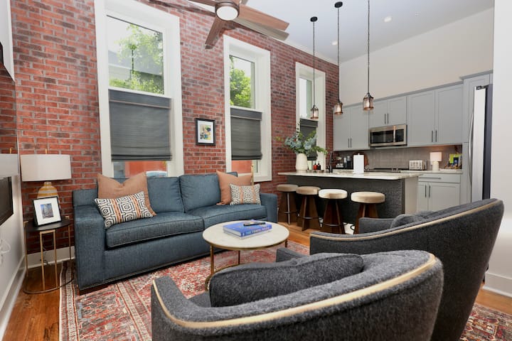 Luxury Condo In Quiet Downtown Area - Knoxville, TN