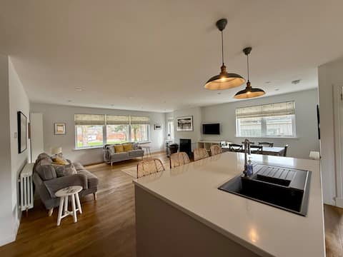 The Salmon Hut - Beautiful, luxury accommodation