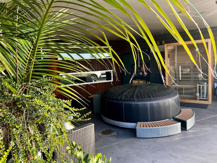 Raglan Oasis: Walk To Town, Sauna, All Ensuites - Raglan