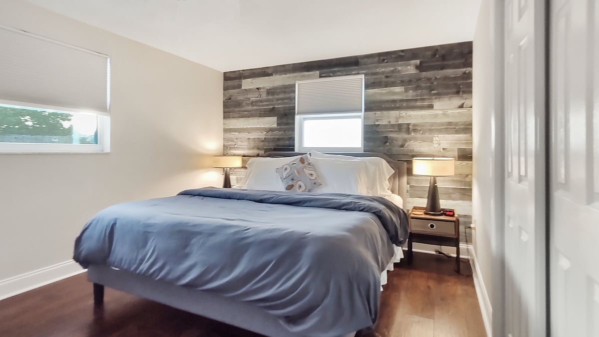 04_The Primary Bedroom Features A Relaxing King-Size Bed