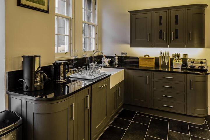 Frederick Street Apartment – Castle Views gallery image 3