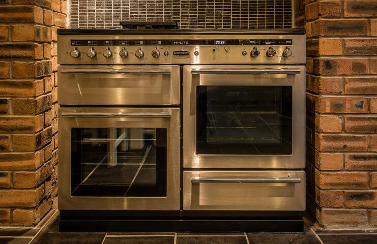 Frederick Street Apartment – Castle Views gallery image 5