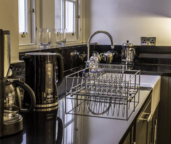 Frederick Street Apartment – Castle Views gallery image 2