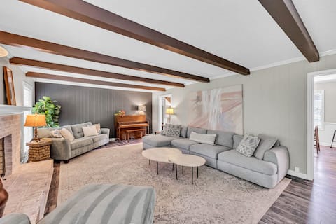 Spacious 7BR Home for 21 Guests