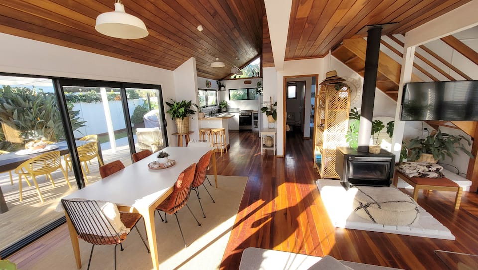 Aloha Beach House, one block from Papamoa Beach, Papamoa, Bay of Plenty, New Zealand, photo 3 of 10