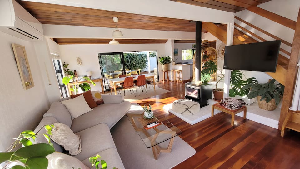 Aloha Beach House, one block from Papamoa Beach, Papamoa, Bay of Plenty, New Zealand, photo 1 of 10