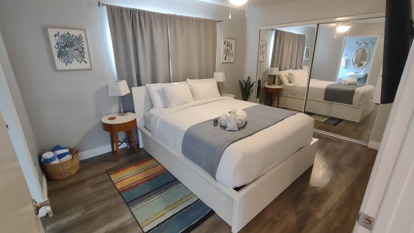 2 Bd 2bth- Blue Agate- 1.5 Blk to Beach Nice Clean gallery image 3