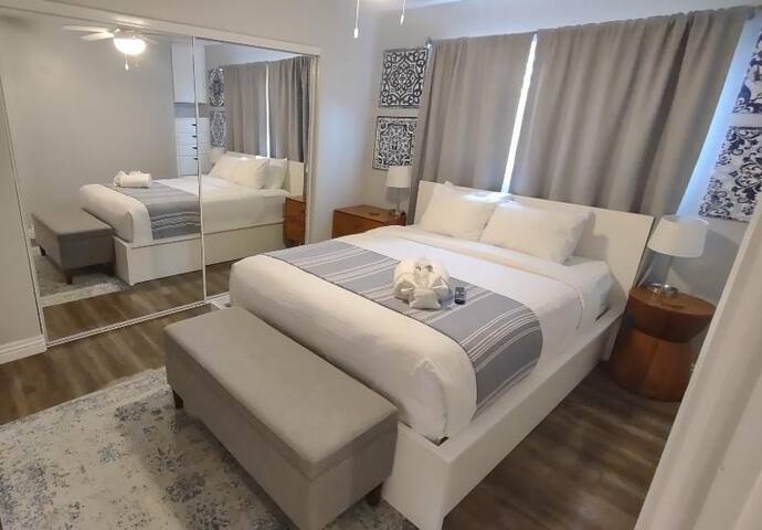 2 Bd 2bth- Blue Agate- 1.5 Blk to Beach Nice Clean gallery image 4