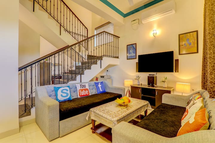 Living room image 1