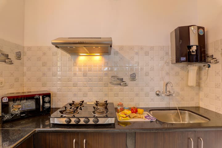 Full kitchen image 2