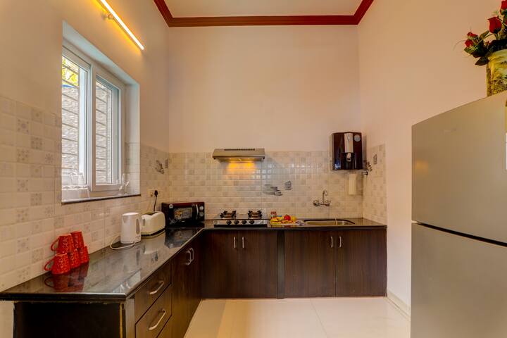Full kitchen image 1