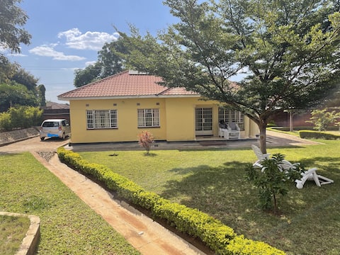 Chrina's: Quiet and Secure House Area 47 Sector 1