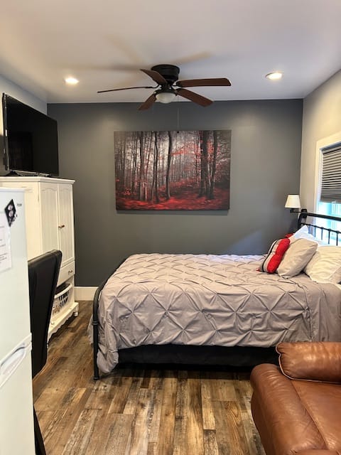 Successful Airbnb property: Clean, Convenient Studio Near GSP, BMW, and Prisma in Greer