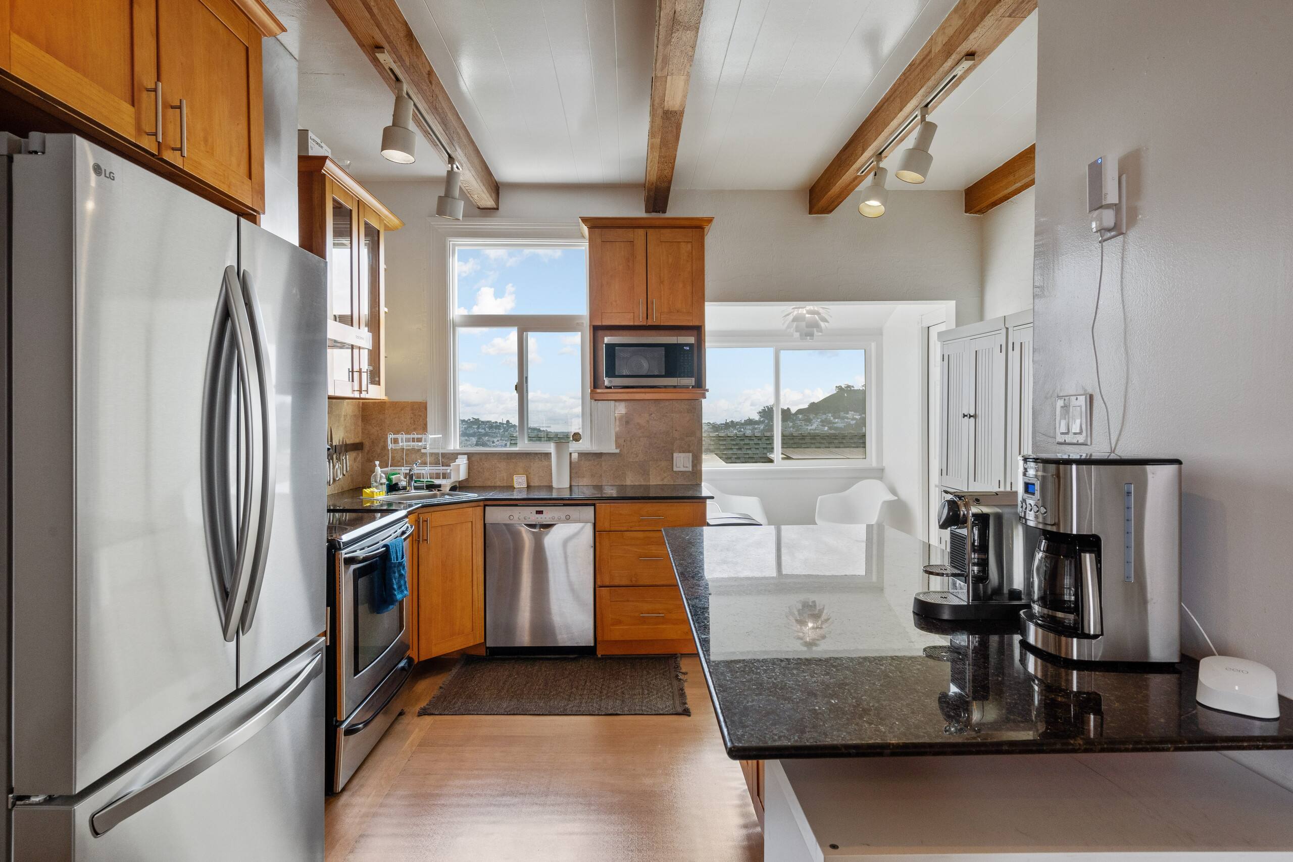 Home in San Francisco · ★4.92 · 4 bedrooms · 5 beds · 3 baths - Image 5