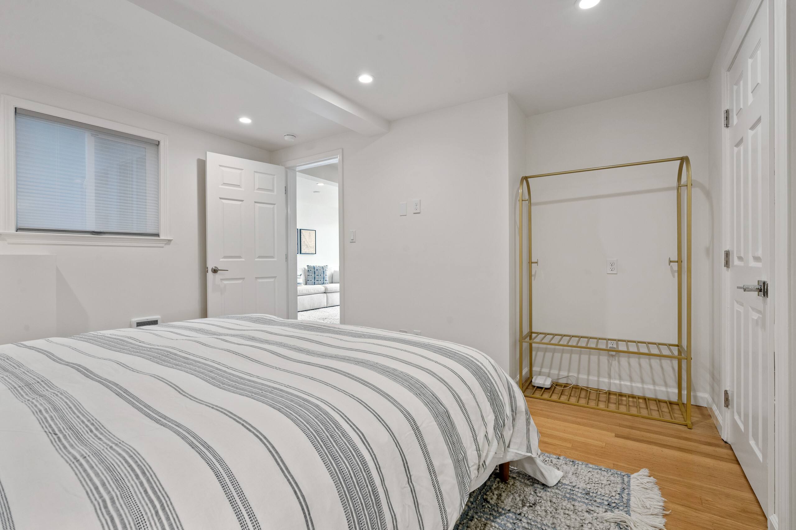 Home in San Francisco · ★4.92 · 4 bedrooms · 5 beds · 3 baths - Image 8