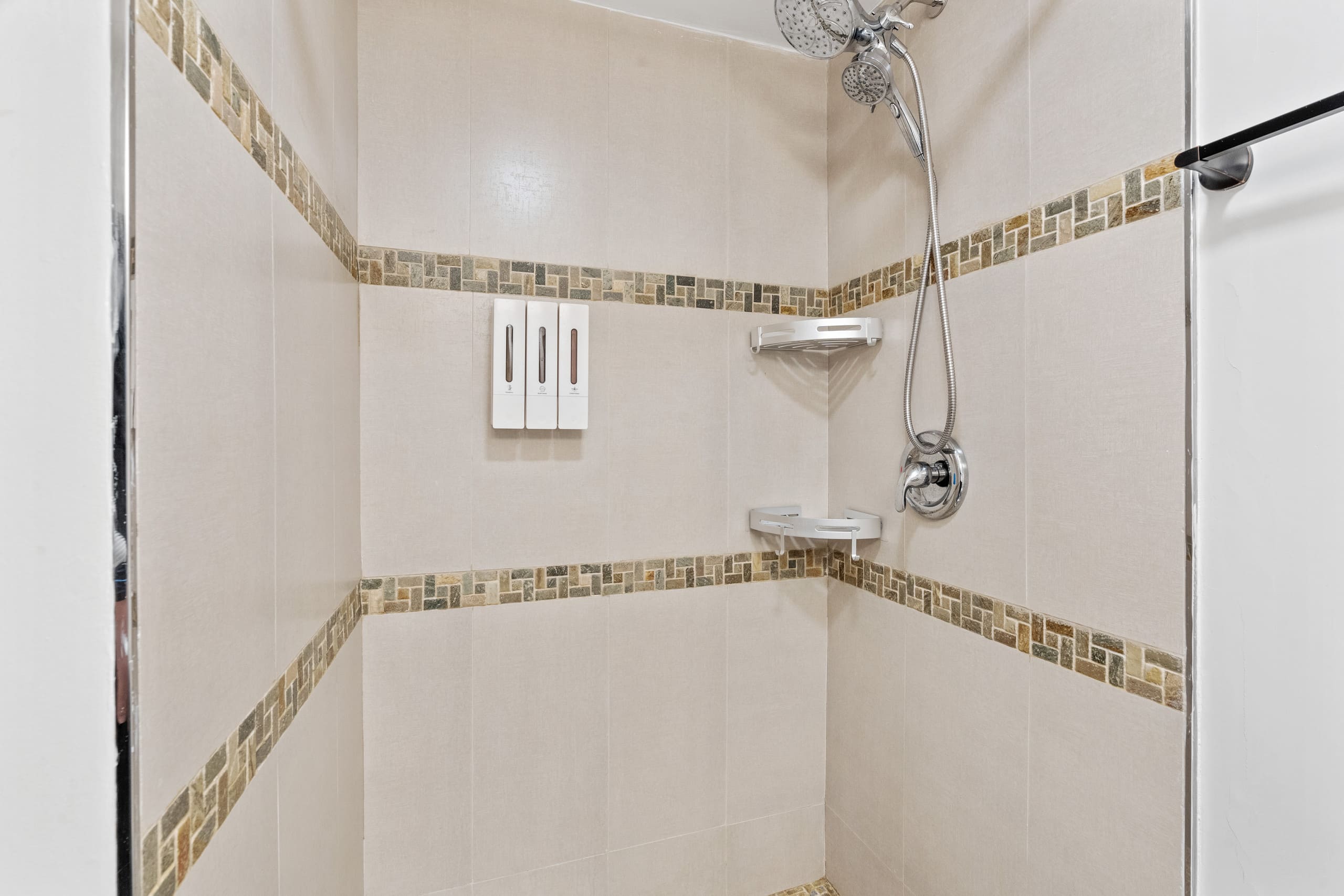 Home in San Francisco · ★4.92 · 4 bedrooms · 5 beds · 3 baths - Image 17
