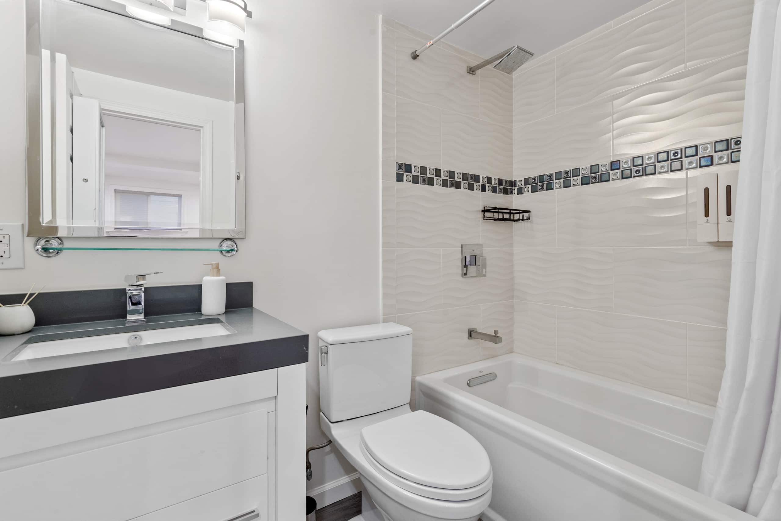 Home in San Francisco · ★4.92 · 4 bedrooms · 5 beds · 3 baths - Image 16