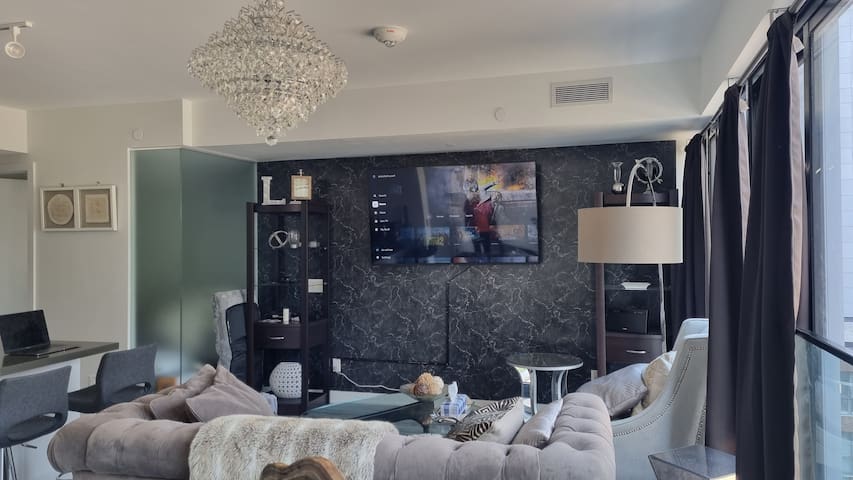 2BDRM Luxury Yorkville Condo! Exclusive/Downtown