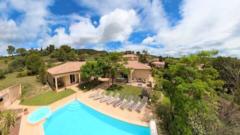 Fantastic large  Villa with Garden & Pool