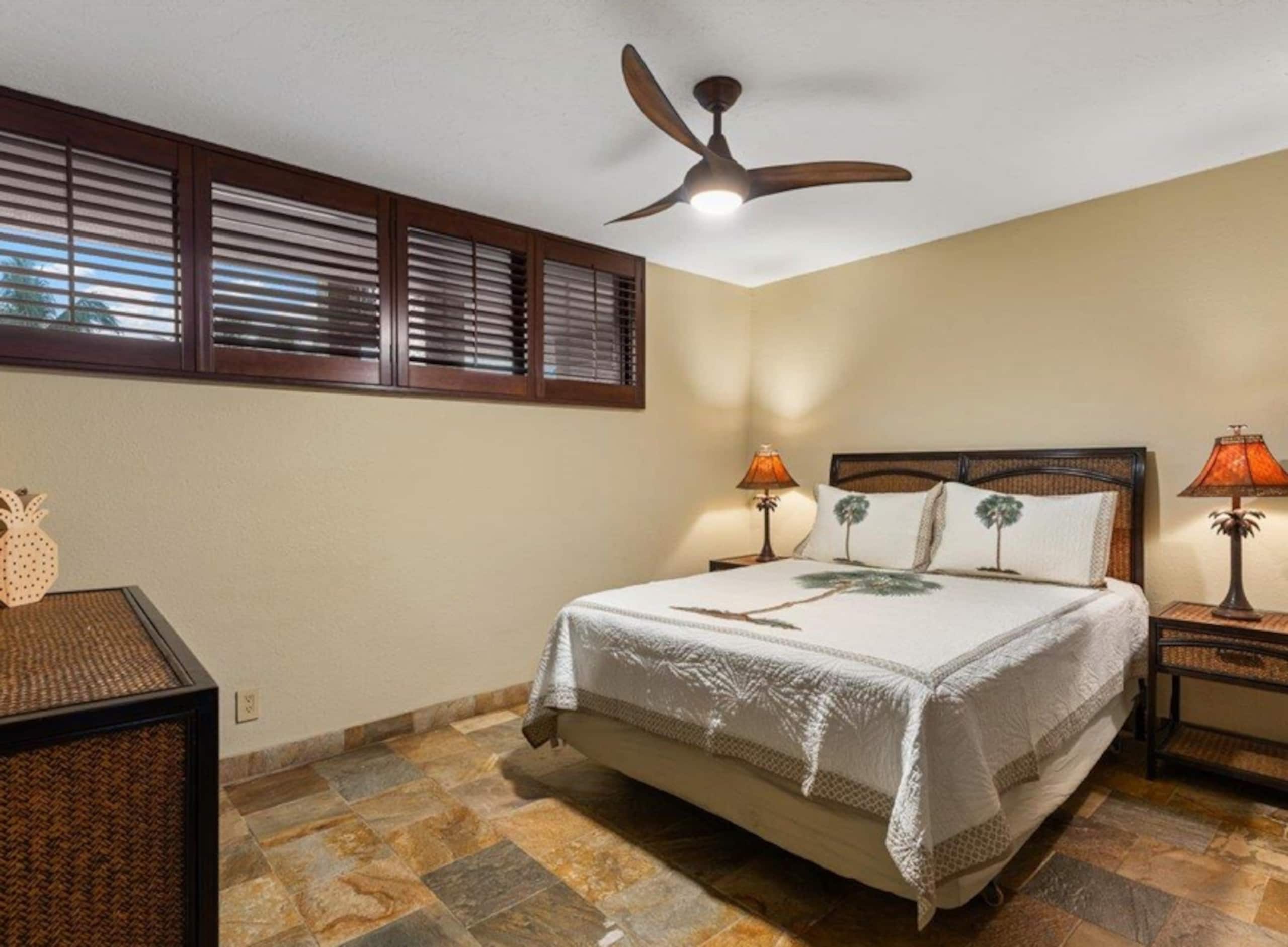 Stunning Luxury Oceanview Condo - Image 8