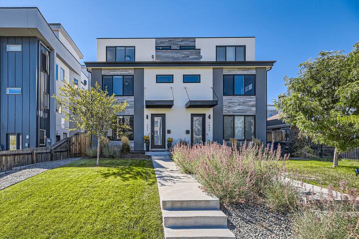 Stunning Luxury Home by Lake & Bronco’s Stadium gallery image 2