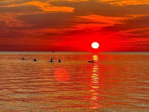 3-Bedroom Lake House with hot tub on Lake Erie.